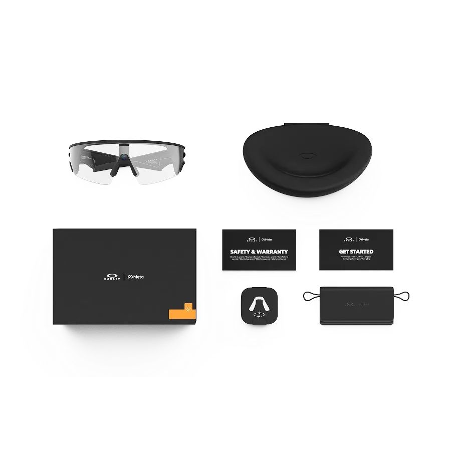 Fournis avec vos lunettes Oakley Meta Vanguard : étui de chargement Oakley Meta Vanguard, lunettes IA Oakley Meta Vanguard et guide de démarrage.