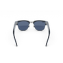 Vue arrière des lunettes Ray-Ban Meta Audio Clubmaster avec monture Bleu ciel transparent et verres Transitions® saphir.