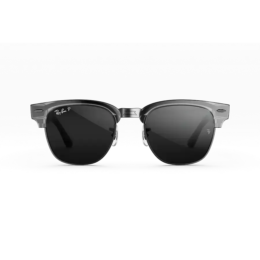 Vue avant des Ray-Ban Meta Audio Clubmaster avec monture gris fer transparent et verres gris fusil polarisés.