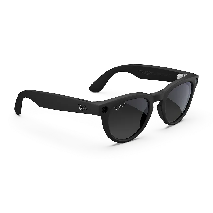 Vue de droite des lunettes Ray-Ban Meta Headliner avec monture Noir mat et verres solaires Dégradé Graphite polarisés.